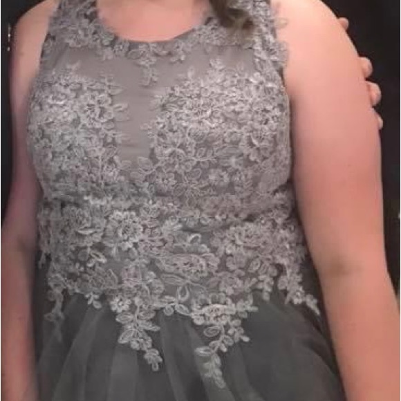 Formal dress! - Picture 2 of 4
